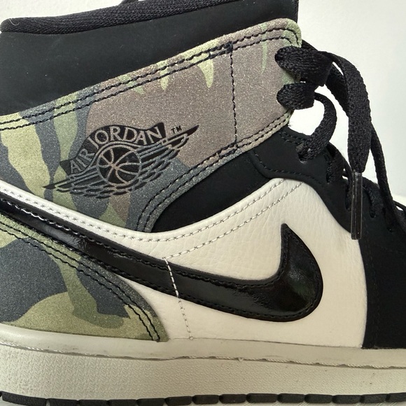 Air Jordan Sneakers Black White Camo - Picture 2 of 11